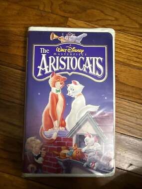 The Aristocats Walt Disney Masterpiece Collection VHS Clamshell 1996